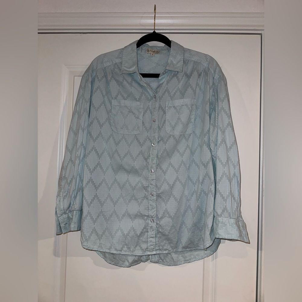 Wonderly woven cotton button-front top with tie back. Size Xs